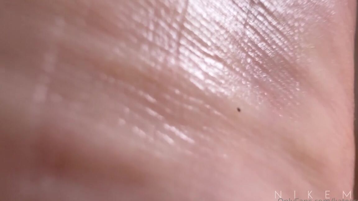 Goddess Kate Aka Katescutiies 05 17 2024 Onlyfans Video Teaching My New Tiny Roommate A Lesson