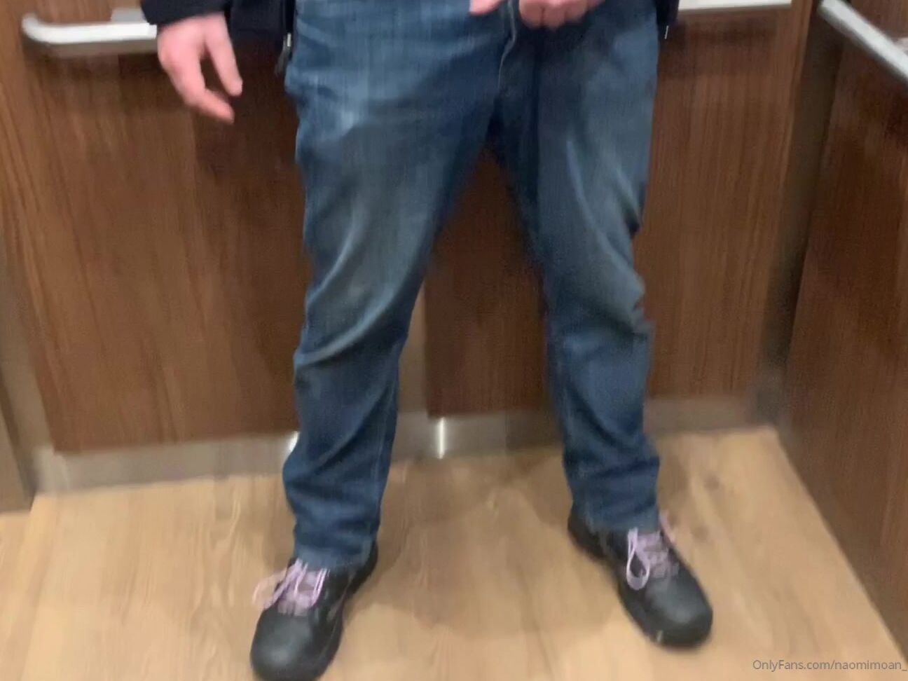 Naomimoan So I Was In An Elevator Just Going Down To The Lobby An