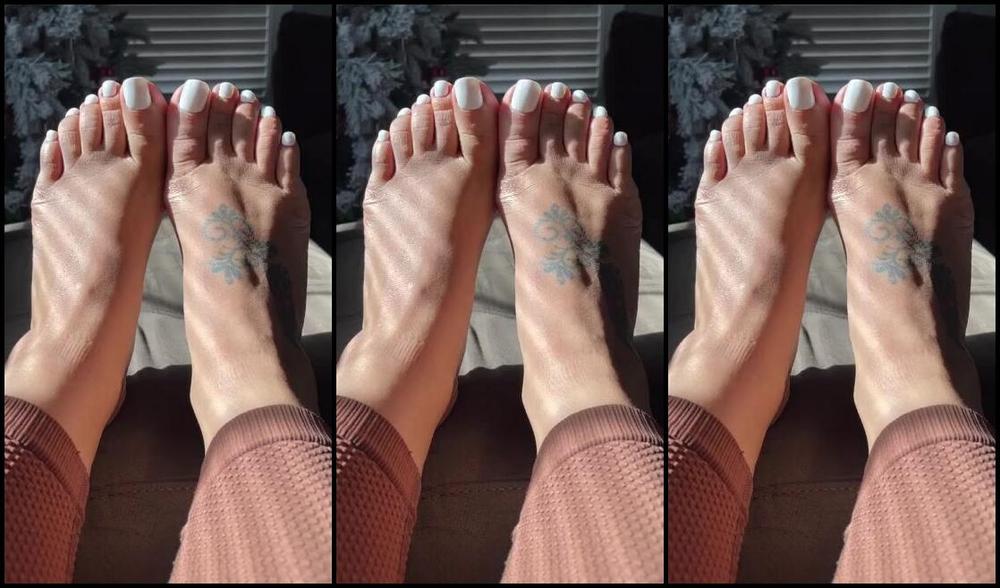 Deedeericanfeet Onlyfans Gm This Pedi Mani Is So Pretty And Sparkly In The Sunlight