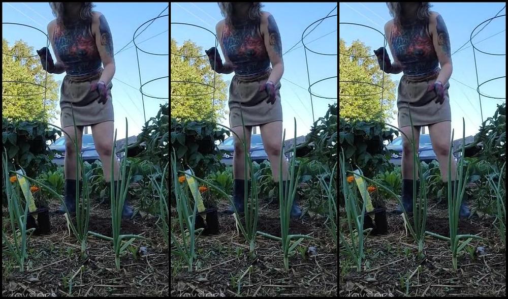 Tays Toes Nicknamed Taystoes 08 05 2022 Onlyfans Video Your Personal Slutty Gardener Im Planting Marigolds In My Beds Because They Can Help Keep