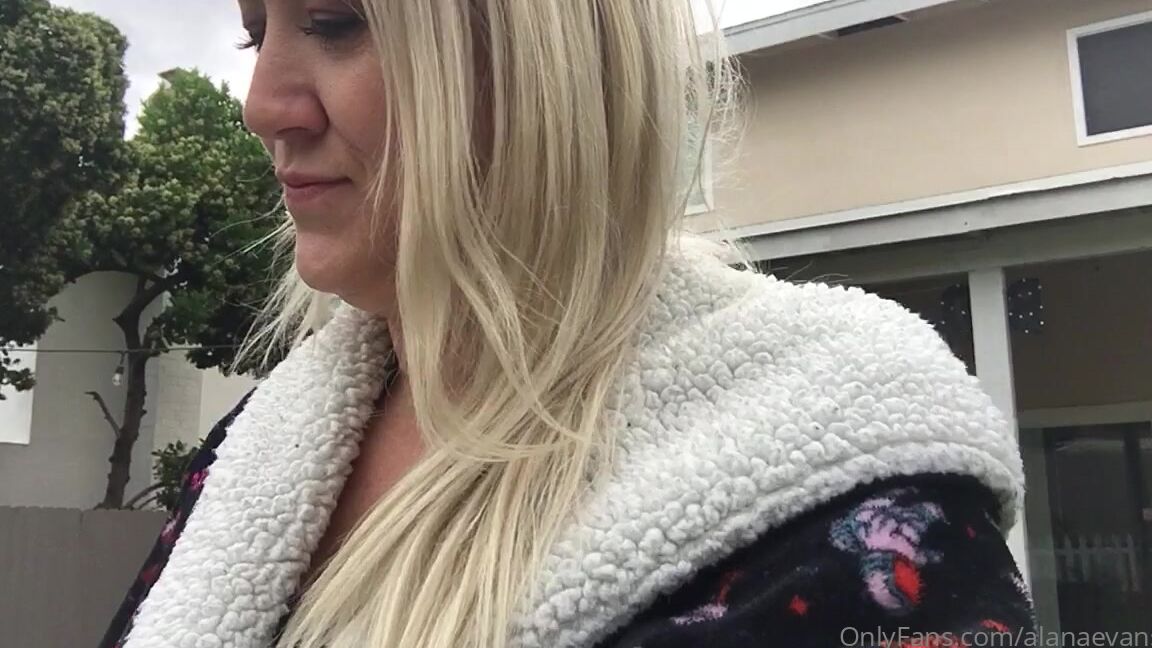 Alanaevansxxx 232002723 04 13 2020 So I Decided To Do A Morning Stroll Through My Garden But You Can T See Any