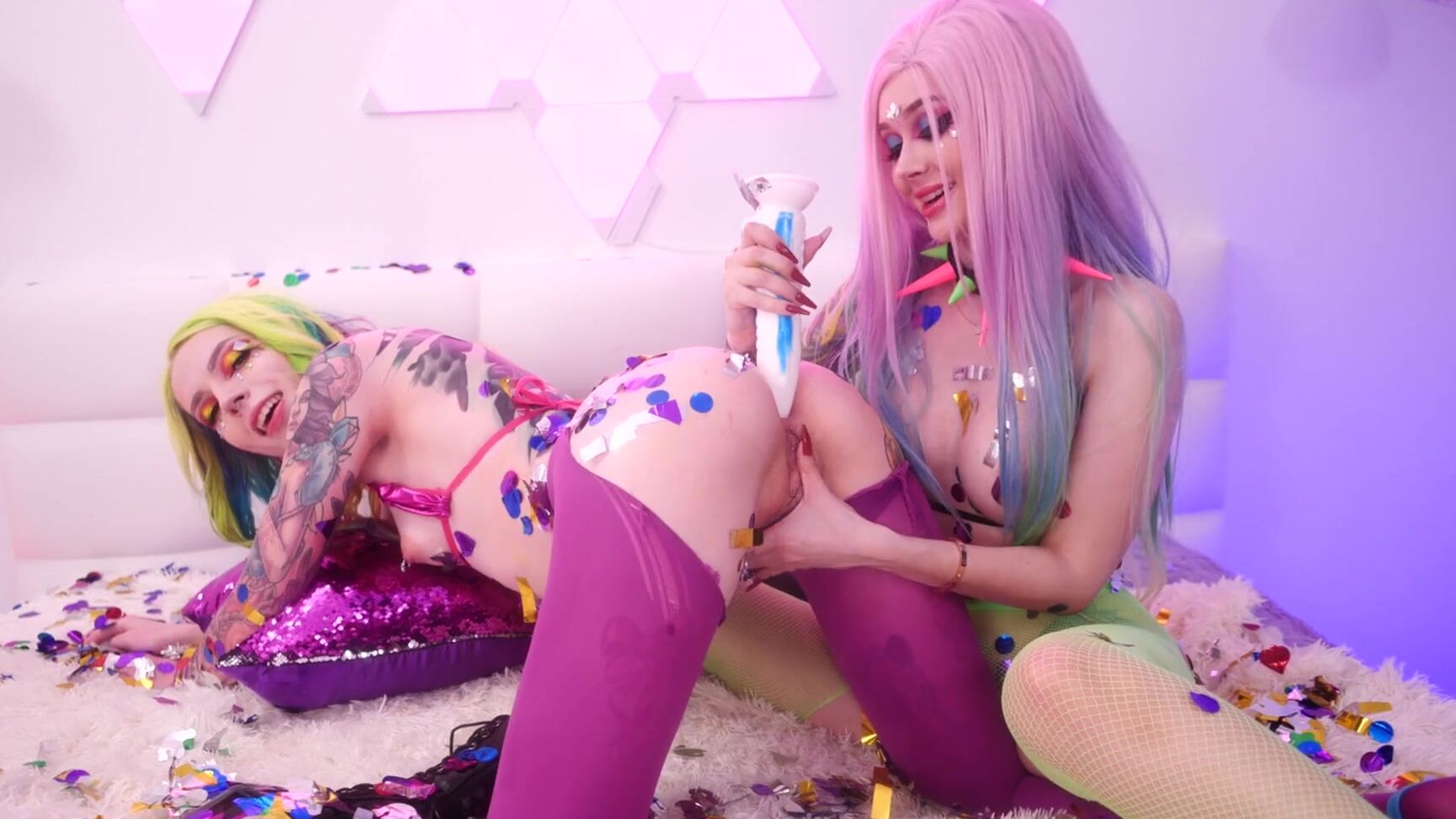 Colored Hair, College, Deepthroat, Ass to Mouth, Anal, Natural Tits, Pussy to Mouth, Gonzo, Big Tits, Lesbian, Toys, Tattoo Purple Bitch & Helly Rite SiteRip