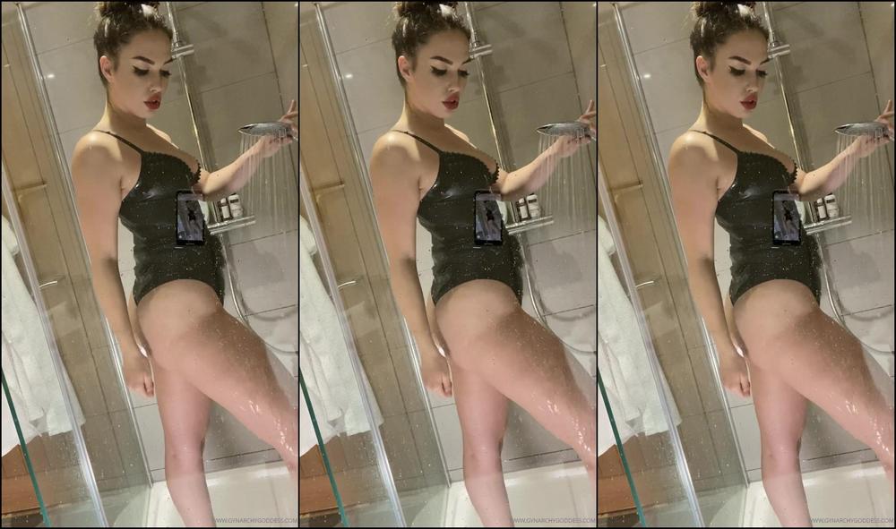 Gynarchygoddess Latex Shower Latex Rubber