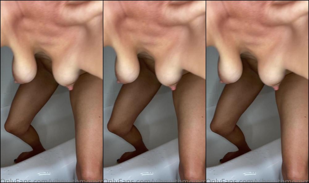 vibewithmommy-26-05-2022-2464801243-voyeur-view-of-miss-mommmyyy-molly-squirting-for-one-of-her-good-boys-then-you-get-to-see