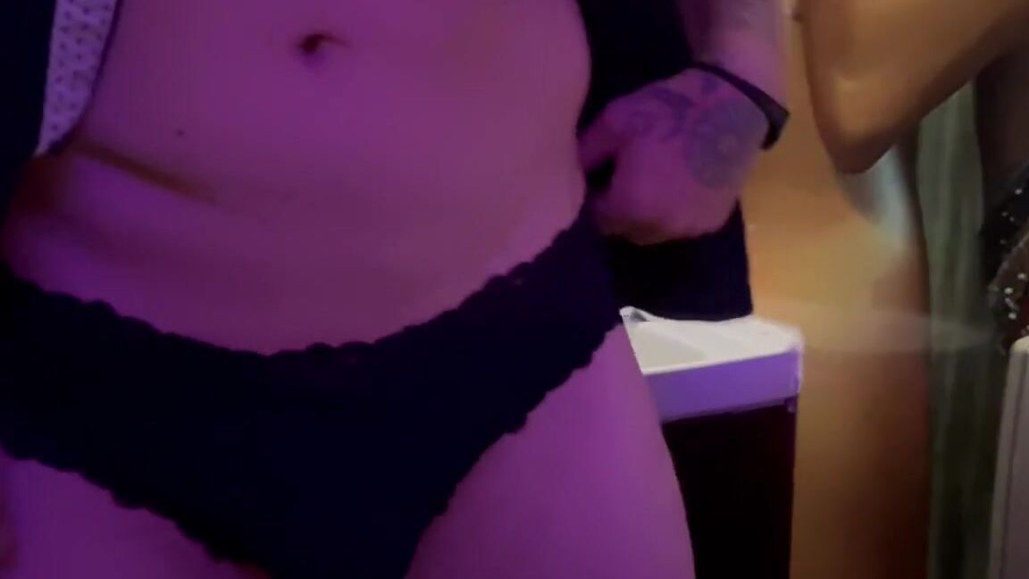 Alden Ivi Жена пришла к нему на работу и была отраханна в туалете он даже не дал ей кончить и накончал в неё Pornhub