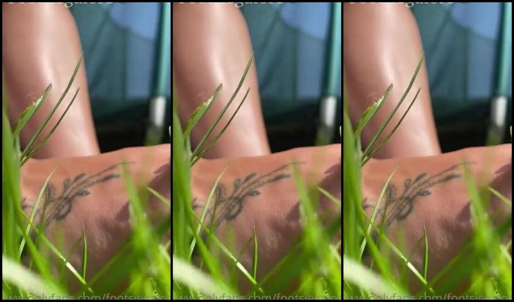 Footsiegalore Onlyfans Imagine Being A Tiny Little Ant Seeing Me From This Angle Would You Be Able To Resist Crawling All