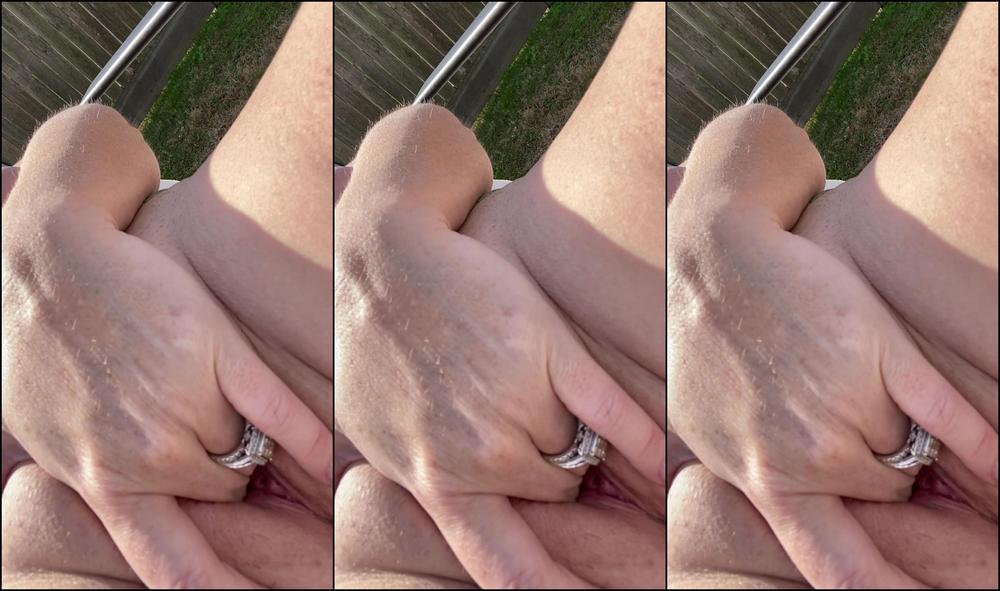 Mrssiren Masturbating By The Pool