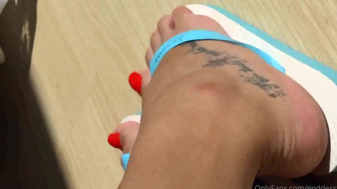 Goddess Tricia Nicknamed Goddesstricia 10 25 2022 Onlyfans Video Havaianas Tradicionais