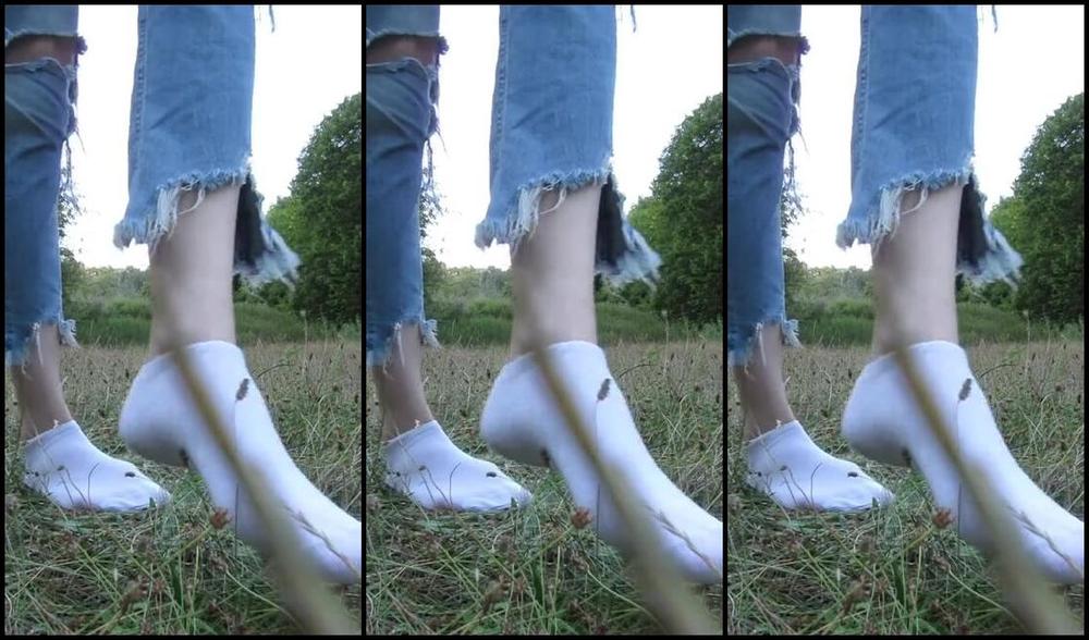 Neolasoles Nicknamed Neolasoles Onlyfans The Bugs Were Attacking Me And Yes It Says Sockcess On My Socks