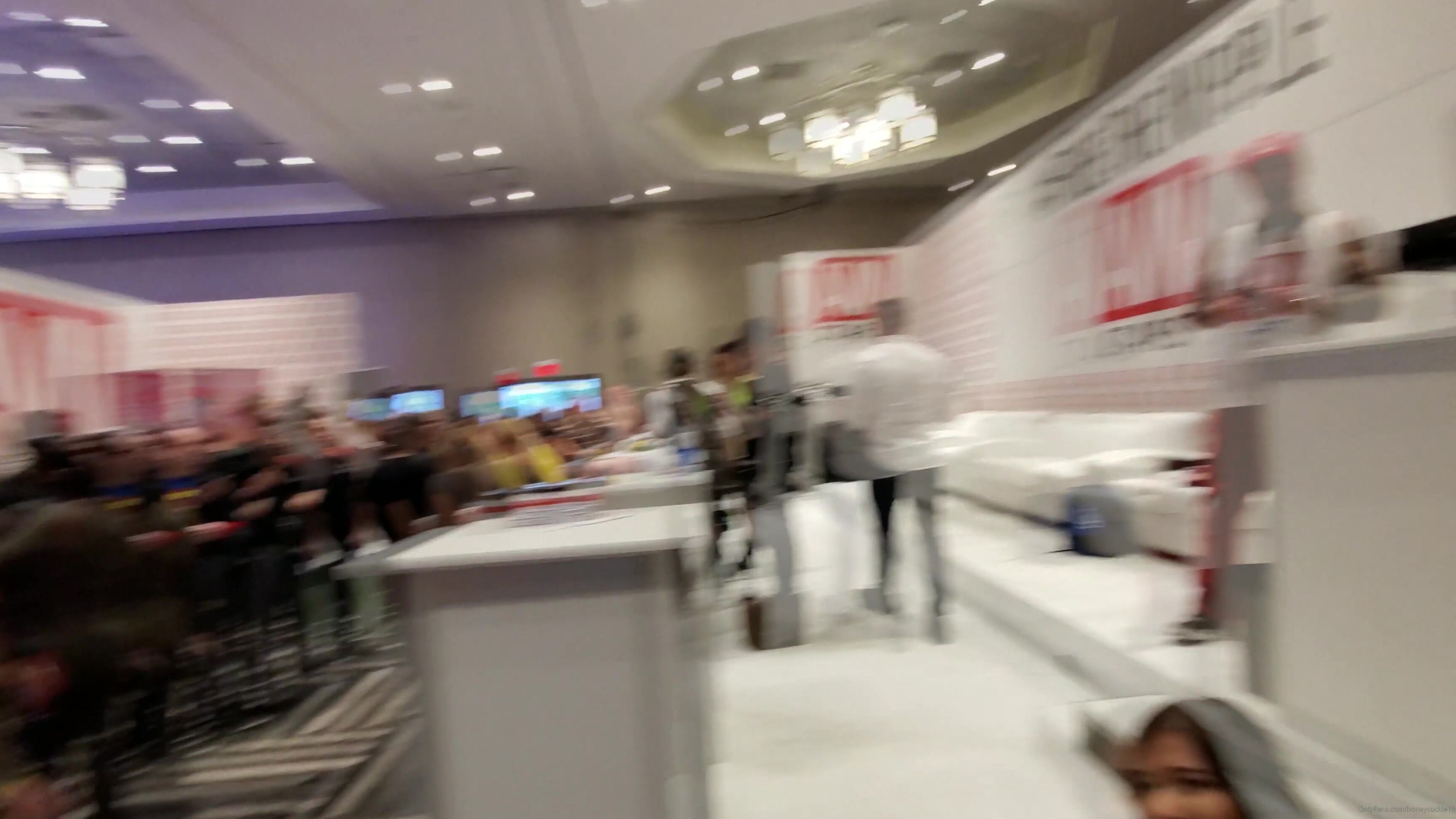 honeysuckle19-01-02-2020-139143010-aee-expo-avn-stars-booth-twerking-day2-i-love-drawing-a-crowd