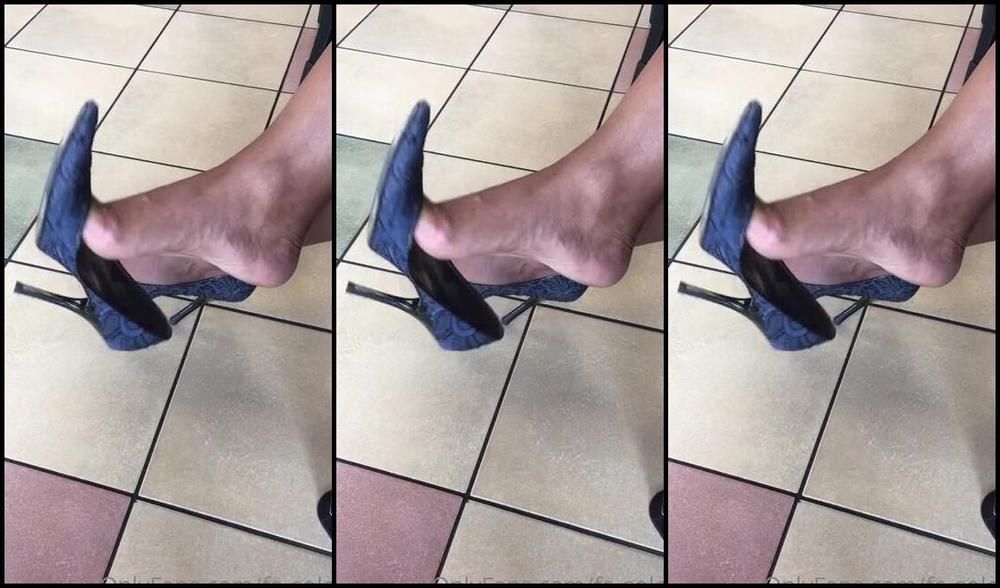 Firstclasssoles Aka Fc Soles Onlyfans 12 26 2022 Milf At Subway