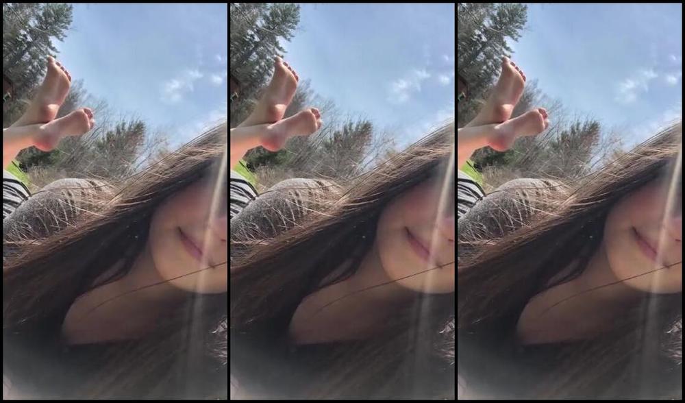 Delilah Nicknamed Footiesfeets Onlyfans Outdoor In The Pose