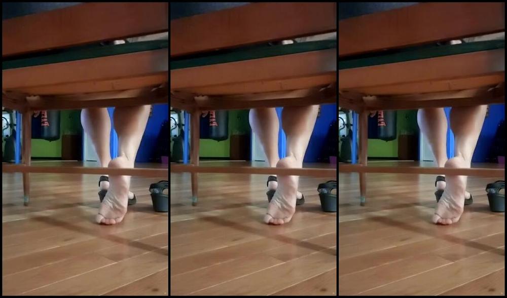 Flirtygirl370Z Nicknamed Flirtygirl370Z Onlyfans I Got Caught Any Chance I Get To Be Barefoot