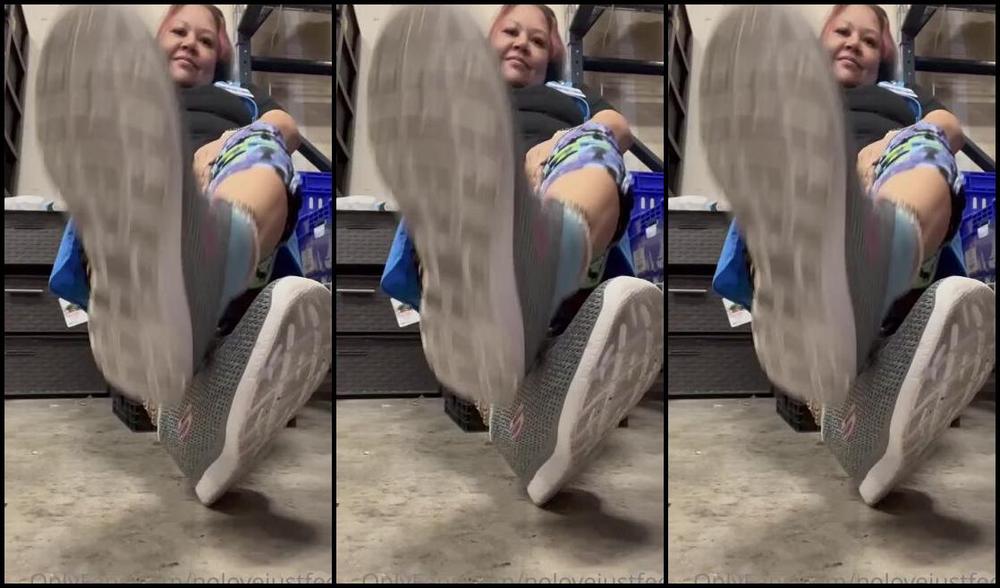 Nolove Justfeet Nicknamed Nolovejustfeet Onlyfans I Snuck Away So U Can Sniff My Sweaty Soles Can U Cum In 2 Minutes