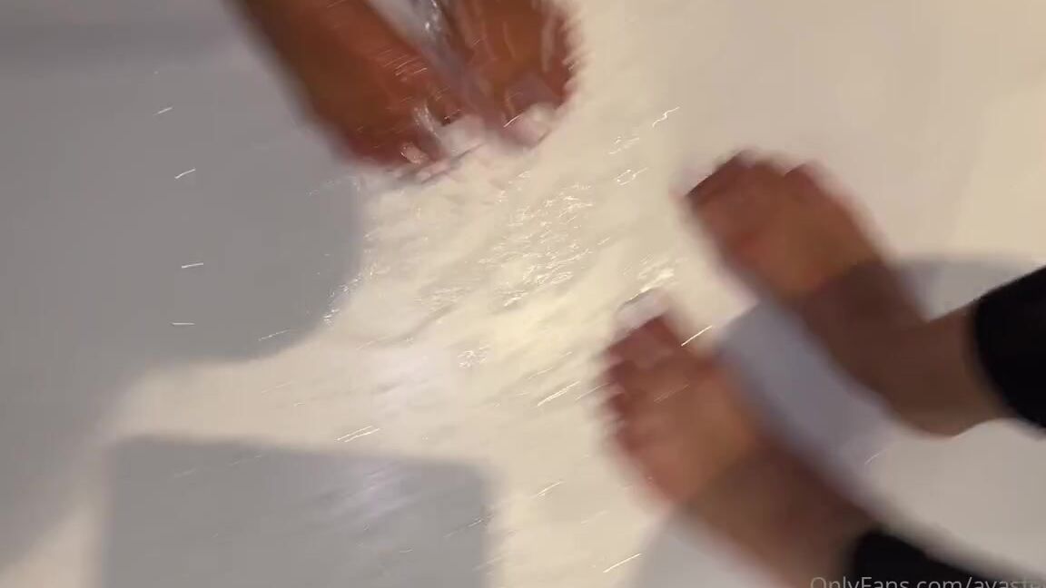 Ayasfeetgirl Onlyfans Advent Calendar 2424 Tu Nous Rejoins Sous La Douche