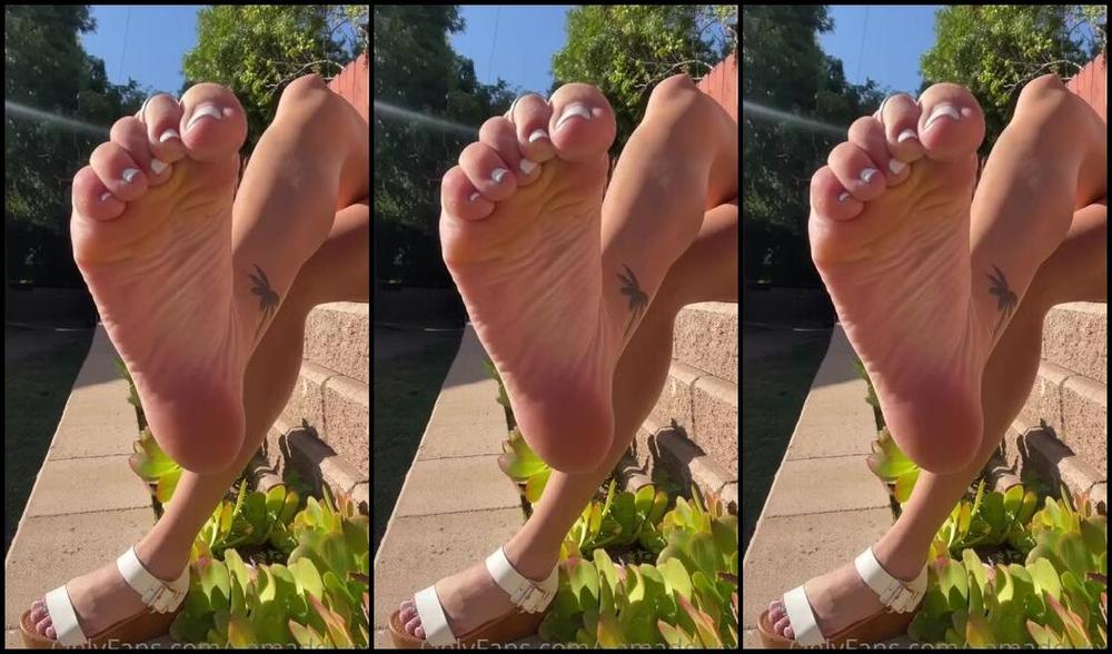 Goddess Kaylee Aka Xomaddykxo Onlyfans Hey All I Was Trying To Upload This Hours Ago But My Wifi Is Down And Has Been Down All Day Ughp