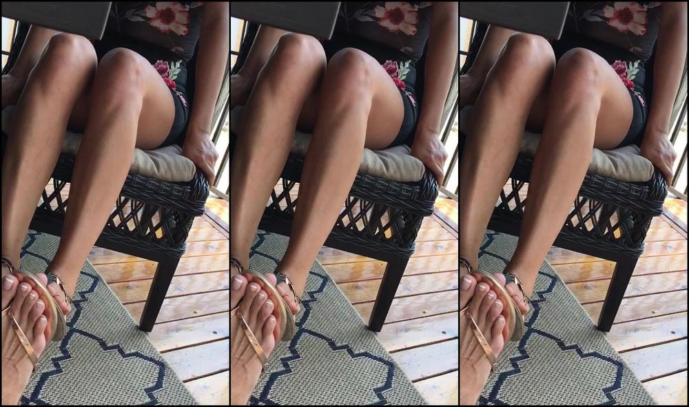 Cassandracruz Latinas Comparing Feet