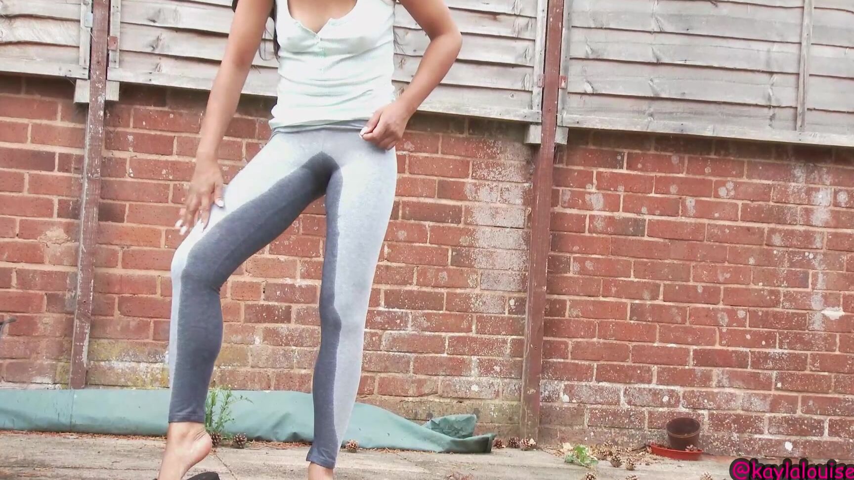 Kaylalouise Desperate P In The Garden