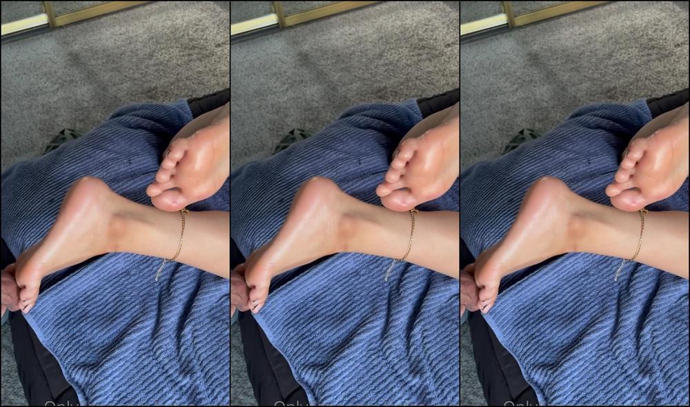 Chiquitatoes Fj His Pole Feels So Good On My Toes