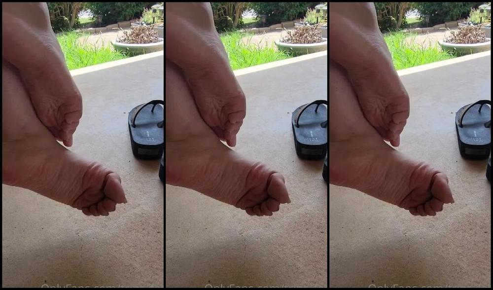 Mistress Trina Nicknamed Trins Feet 08 18 2022 Onlyfans Video Some Natural Nails Plus Flip Flops Im Spoiling You