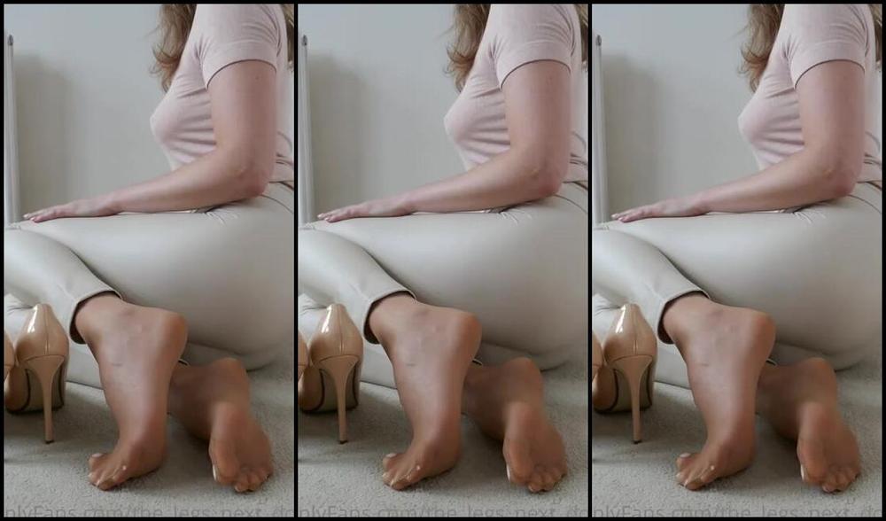 The Legs Next Door Nicknamed The Legs Next Door Onlyfans I Can T Get Enough Of My Ass In These Leggings And Those Nylon Soles All Scrunched Up Who Fanc