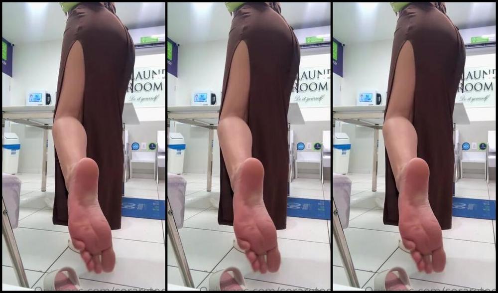 Feetsorare Nicknamed Soraretoes Onlyfans Na Lavanderia In The Laundry Room