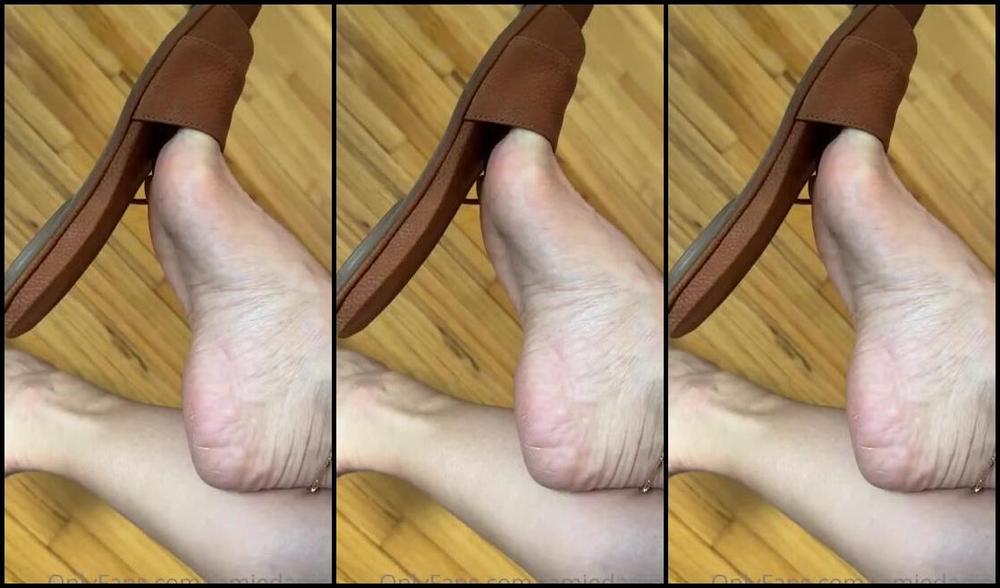 Jamiedaniels Onlyfans Loving These New Leather Slides A Member Purchased For Me 7P