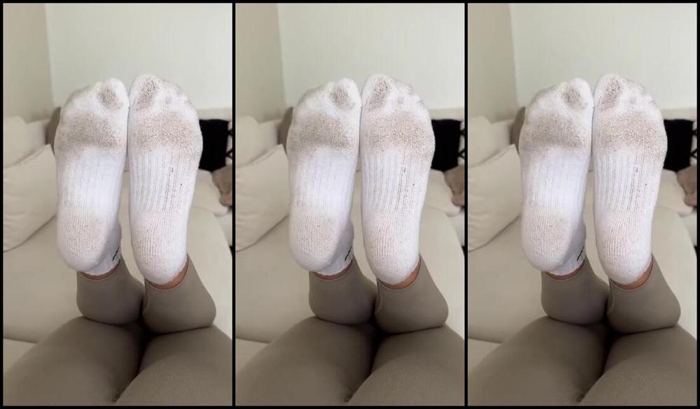 Barebylola Nicknamed Barebylola 08 03 2025 Onlyfans Video Theyve Been Trapped In Socks All Day