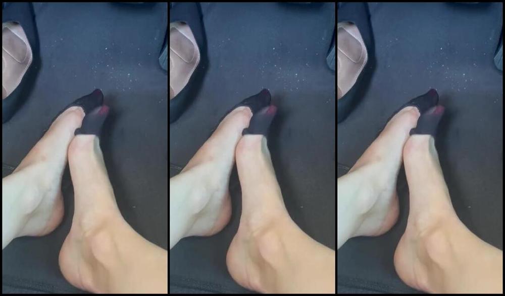 Gorgeous Long Toes Nicknamed Gorgeouslongtoes Onlyfans Tgif The Goddess Is Filming Something You Requested