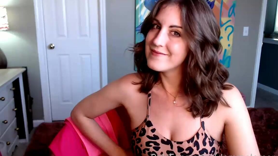 Ms Tomorrow Nicknamed Dommetomorrow Onlyfans Stream Started At 08252021 0233 Pm Opening A Gift