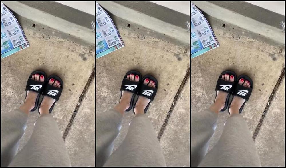 Tickles Soft Soles Nicknamed Ticklessoftsoles Onlyfans Come With Me Babe As I Go Check The Mail G