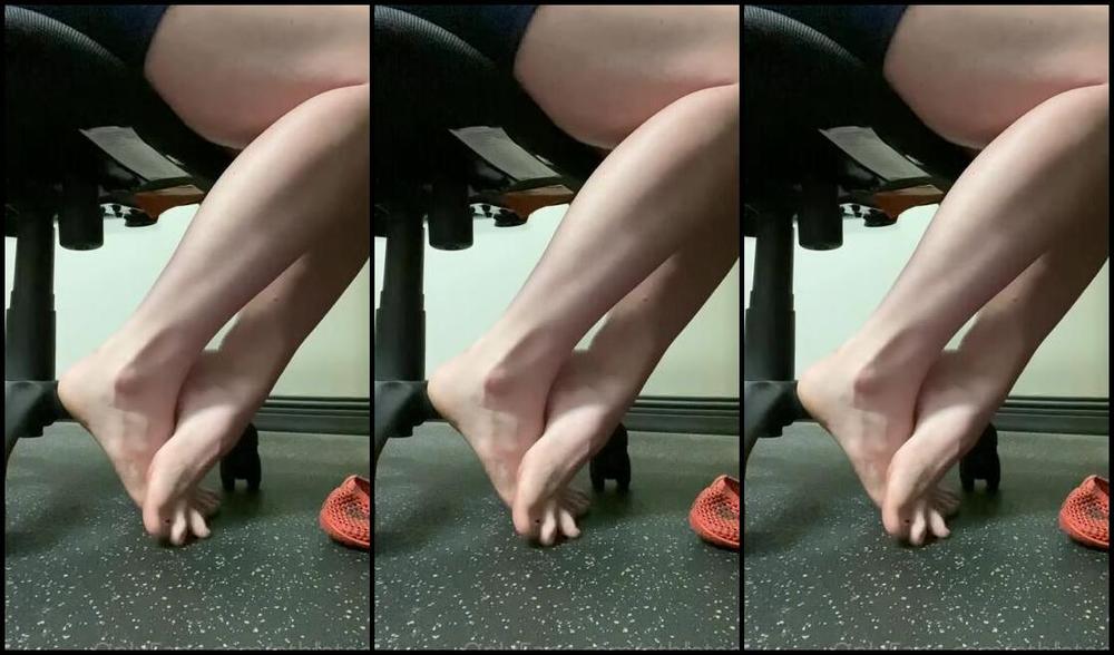 Athletoes Nicknamed Athletoes Onlyfans Getting Ready For Client Meetings