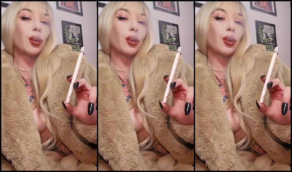 Queen Kinkerbell Nicknamed Kinkerbell23 Onlyfans Have You Missed Seeing My Smoke In My Fur Coats This One Is So Big And