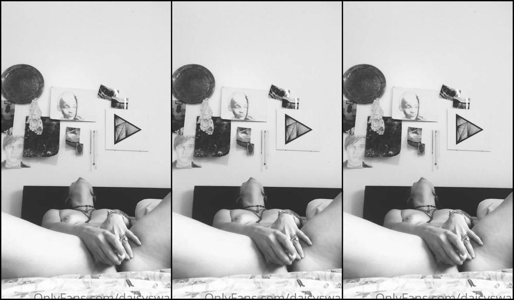 daisyswan-16-11-2020-1269852833-got-another-custom-request-for-a-smokin-n-masturbating-video-i-love-that-this-has-become