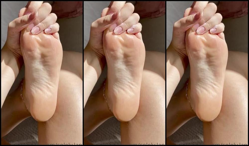 Solelylanzi Onlyfans Putting Some Lotion On These Grippers