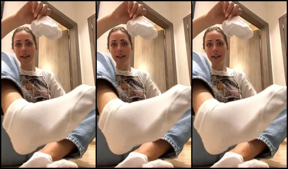 Madeleine Nicknamed Goddessgigantic Onlyfans You Get A Little Freebie Today Double Layering My Socks For My Big Sweaty Day Ahead Hoping They 1