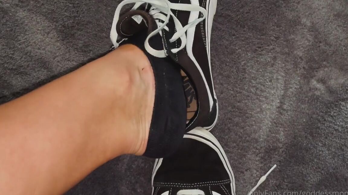 Goddessmona 91 Onlyfans Ein Kleines Aber Leckeres Socken Update Wrdest Du Nun Meine Sohlen Sauber Lutschen Zeh Fr Zehp