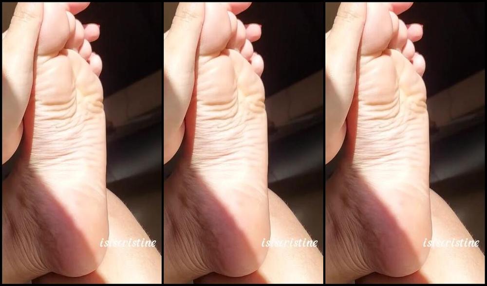 Isis Cristine Nicknamed Isiscristinepremium Onlyfans Sunshine In The Morning On My Soft Sole And Pink Toes Do You Like To See