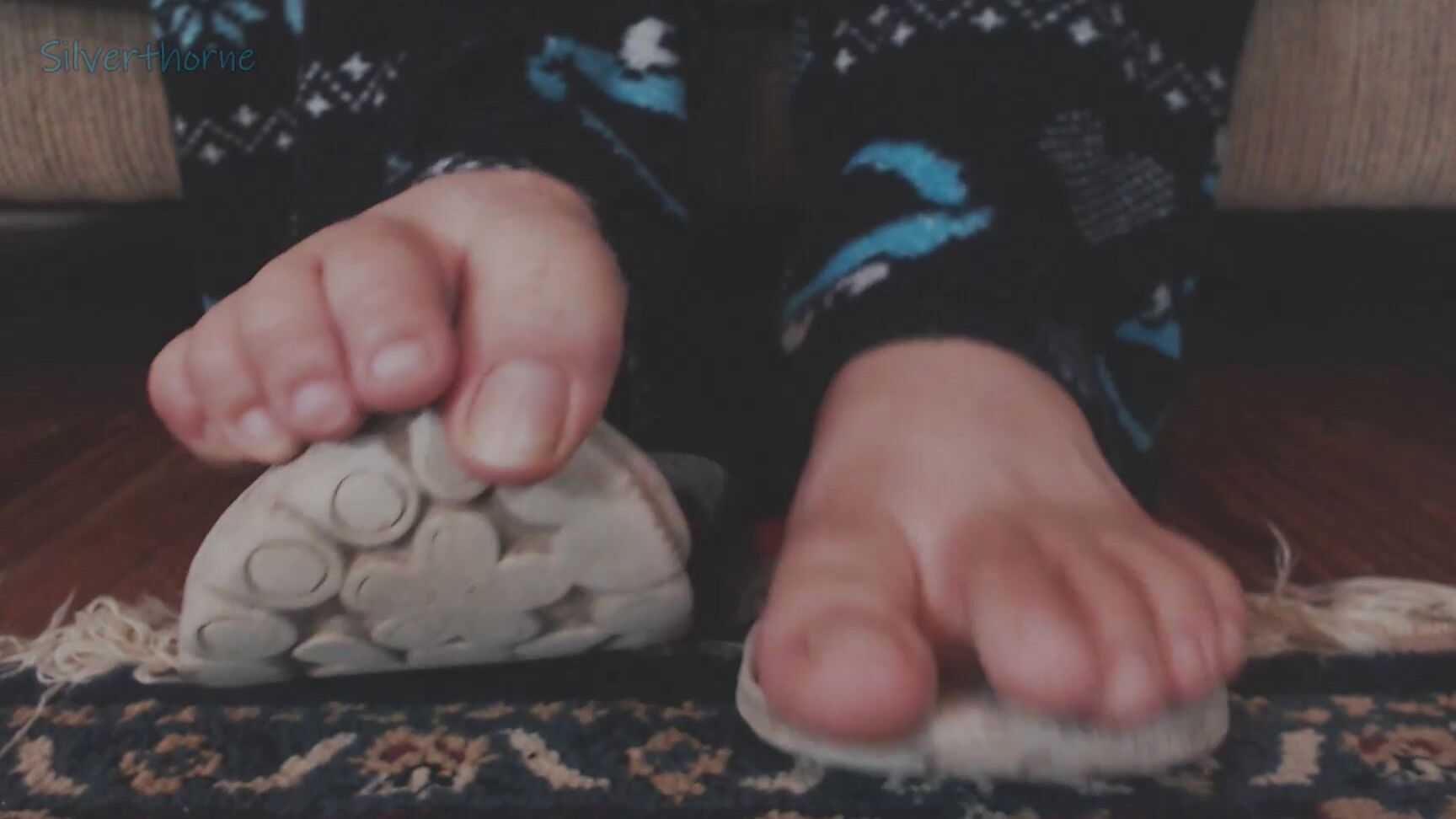 Silverthorne Custom Toes Curling Flip Flops