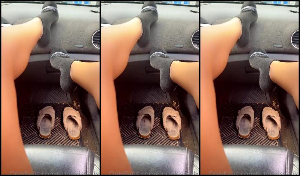 Sunnkissedxo Onlyfans Omg My Socks Are Super Smellly I M Also Ready To Get Rid Of My Slides It S Definitely Time