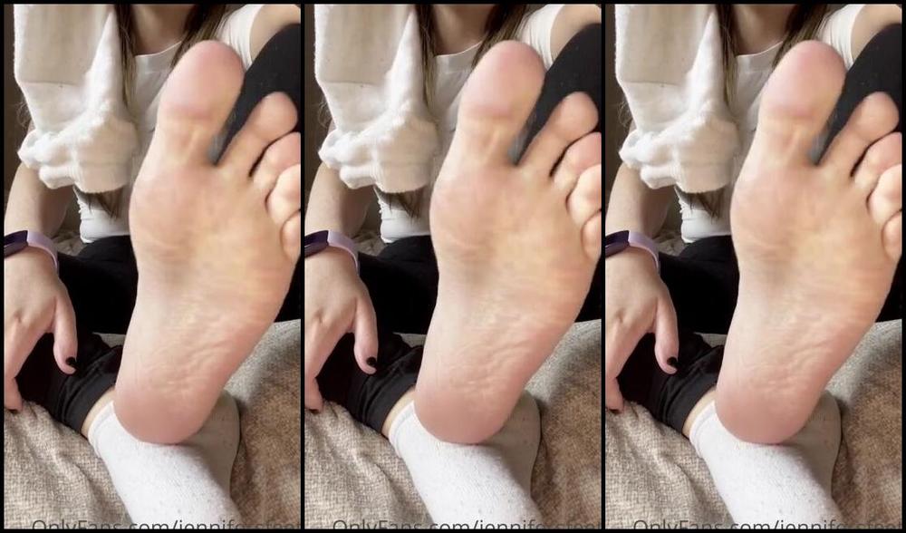 Jennifers Feet Nicknamed Jennifersfeetx 05 05 2021 Onlyfans Video Sweaty Sock Removal Oh My God They Stink Decided To Do A Little Moisturise Too
