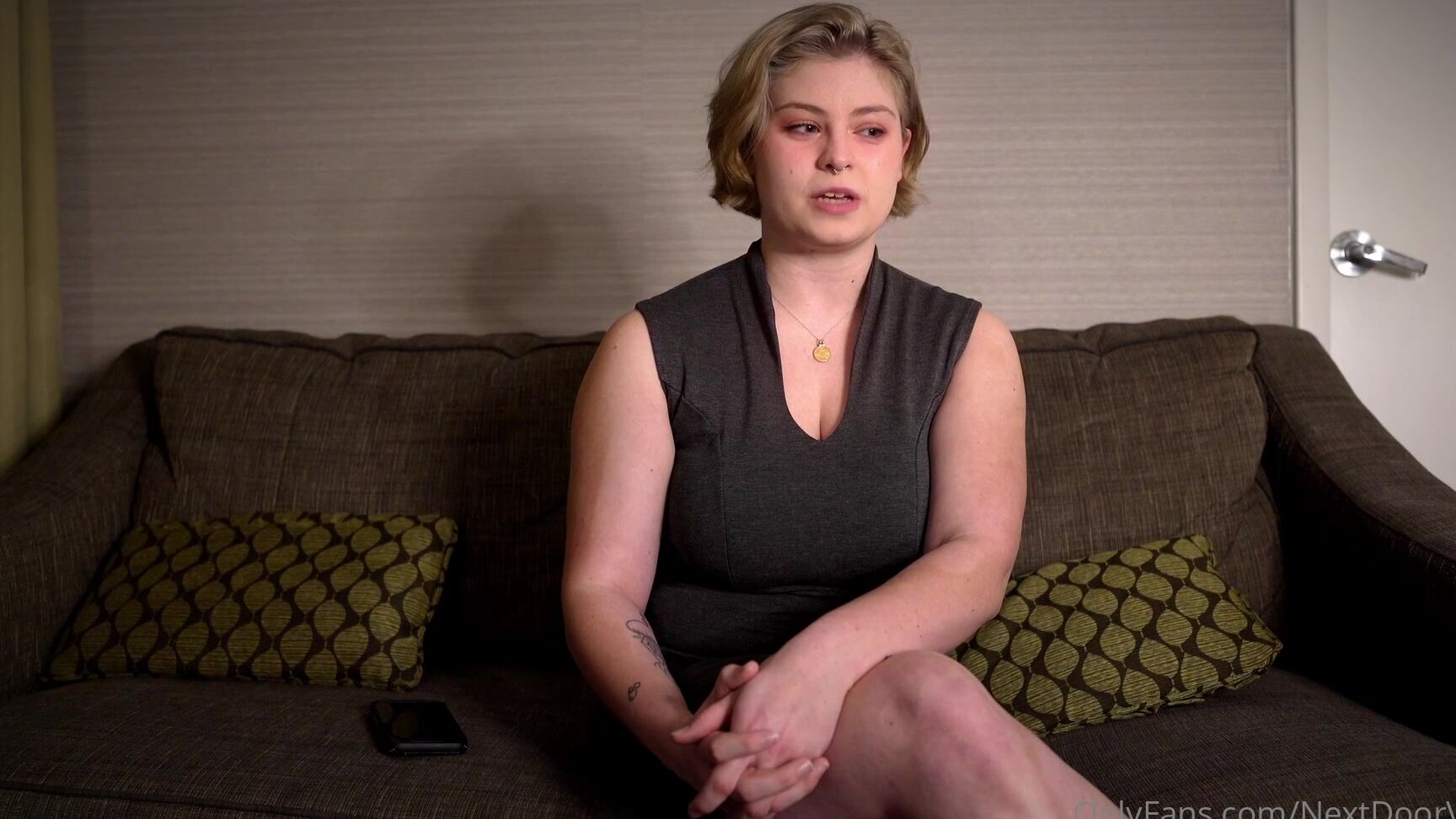 Nextdoorvixen Sayyy Hello To To Luna Sam And I Go To A Downtown Market Which Has Many Mini Shops Under