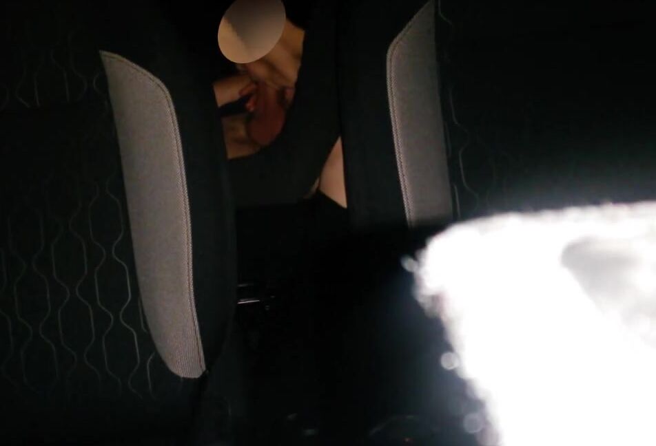 Nemi BangsDesire Голодная итальянская студенточка в машине PornHubPremium