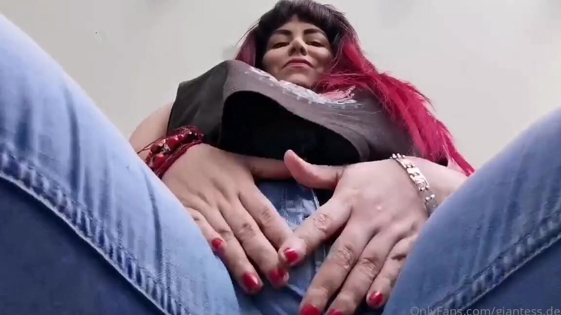 Giantess Debora Nicknamed Giantess Debora Onlyfans Trying To Get Horny With That Little Man In My House Full Video 5Min It Was A Custom Video