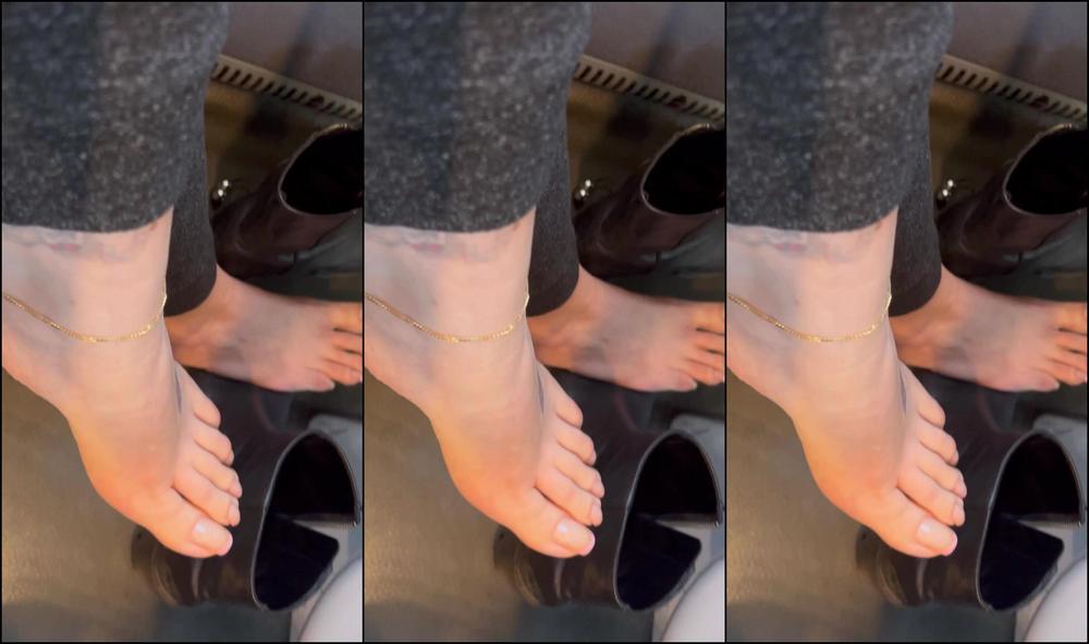 Grazigoddess 3204585003 02 16 2024 In The Car