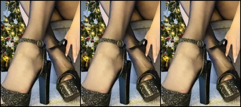 The Queen Of Sole Aka Missesdiscreets Onlyfans Time To Take Them Off Will Have Time To Reply To You All Soon