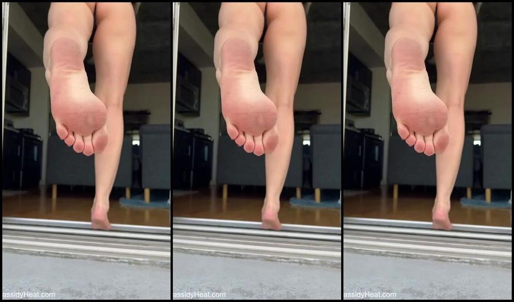 Cassidy Heat Feet Nicknamed Cassidyheatfeet Onlyfans My Feet Got A Bit Dirty From The Patio