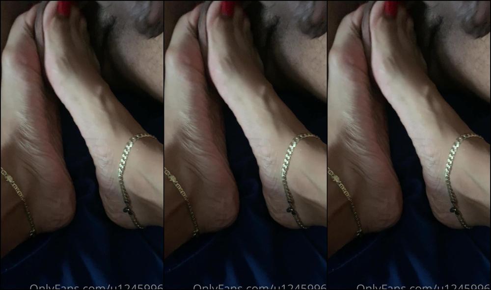 Queenyesseniasfeet A Little Ball Squeeze Won T Hurt Nobody