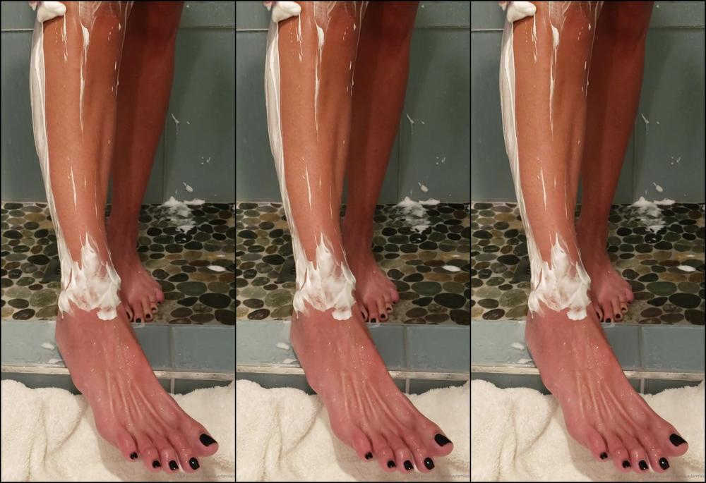 Themikaylamiles Mikaylamiles Showering Shaving Those Long Sexy Legs Fullnude Wet Goddess Giantes