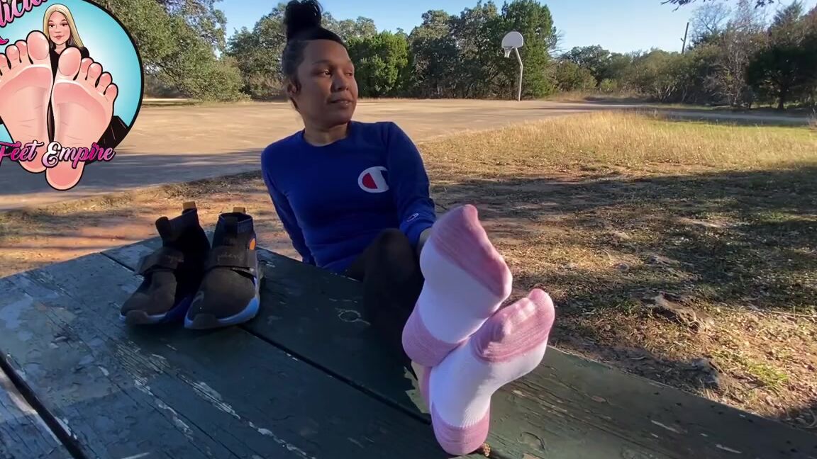 Alicia Feet Onlyfans Great Day At The Park For Feetp
